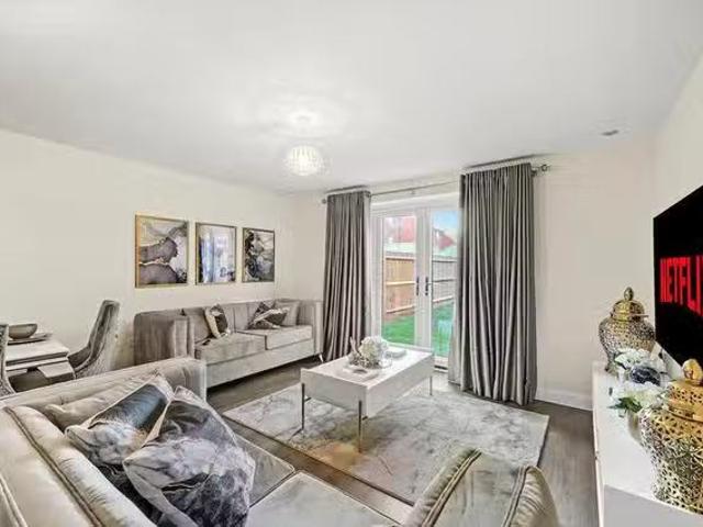 Apartment for rent in Stocking Farm, Old Wharf