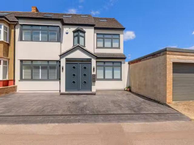 House for rent in Chingford Mount, Highams Park