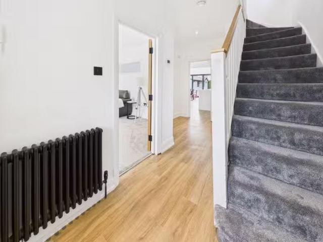House for rent in Caterham on the Hill, Hillview