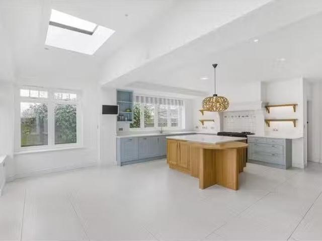 House for rent in Harlesden, Greater London