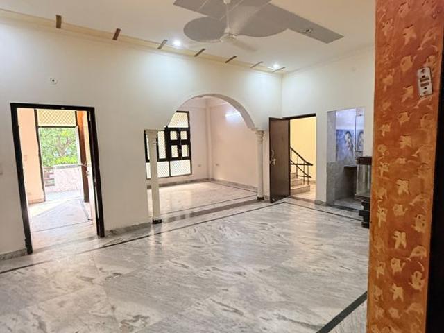 House for rent in Sector 44, Noida