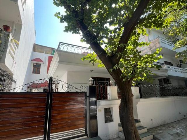 Villa for rent in Vasant Kunj, Delhi