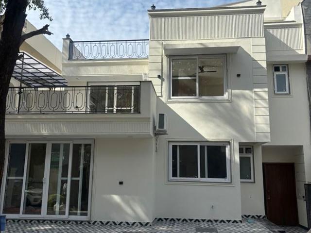 Villa for rent in Mayfield Garden, Gurugram