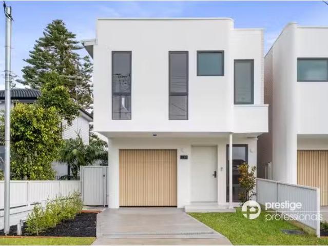 House for rent in Moorebank, Sydney