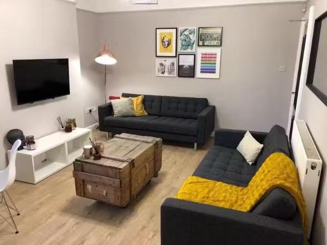 House for rent in Calderstones