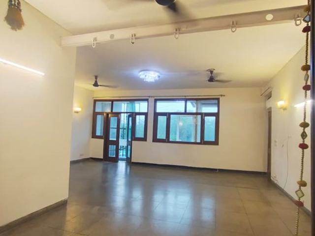Villa for rent in Deri
