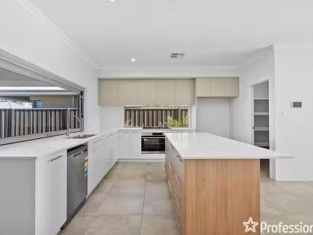 House for rent in Forrestfield, Western Australia