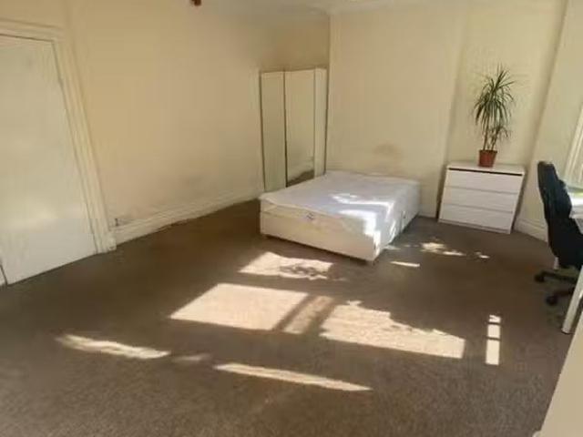House for rent in London Borough of Croydon, Cat Hill