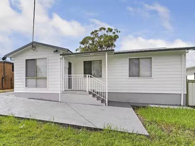 House for rent in Wollongong West, New South Wales