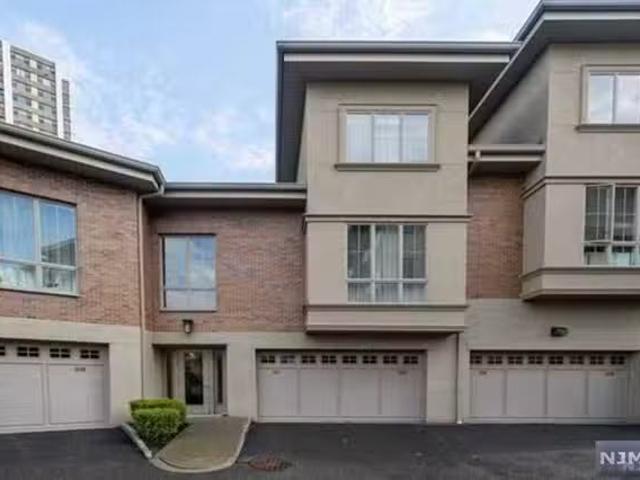 Condo for rent in Fort Lee