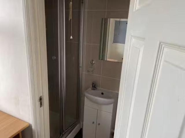 House for rent in Green Close, Warwickshire