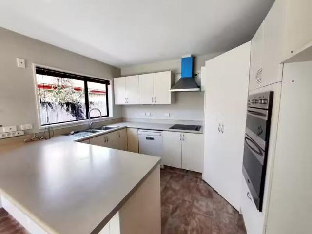House for rent in Chaslands, Canterbury