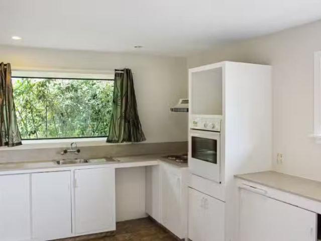 House for rent in Chaslands, Canterbury