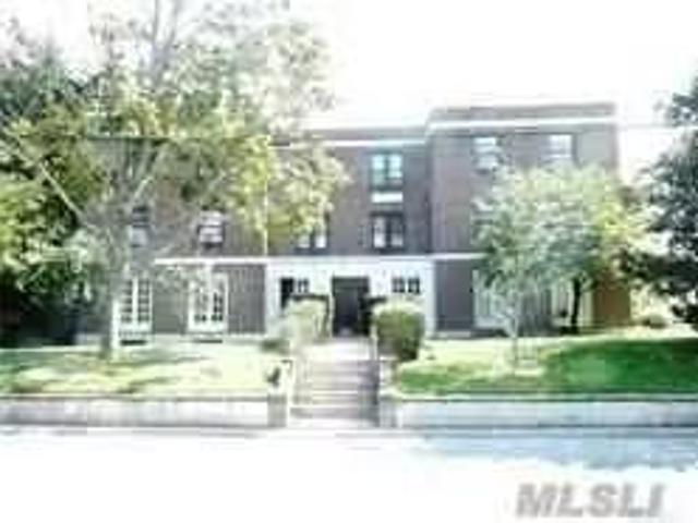 Condo for rent in Hicksville