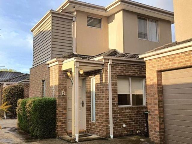 Townhouse for rent in Reservoir, Melbourne