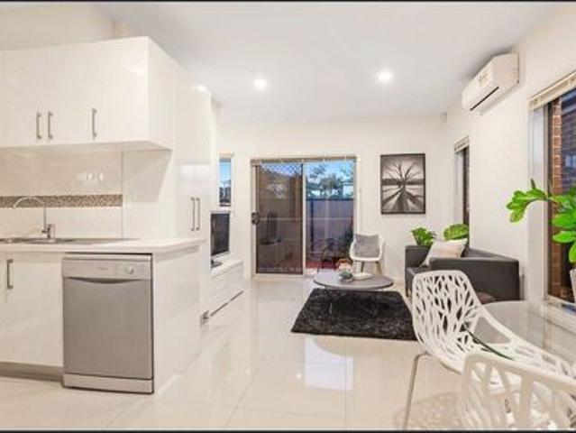 Townhouse for rent in Reservoir, Melbourne