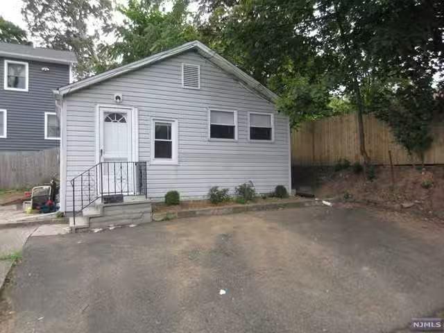 House for rent in Teaneck