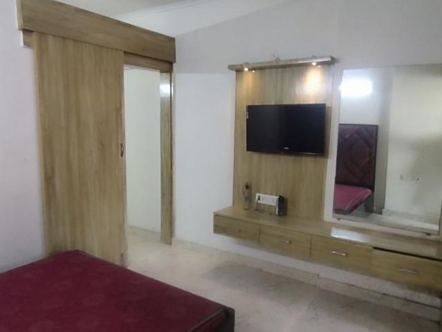 Flat for rent in DLF Capital Greens, Delhi