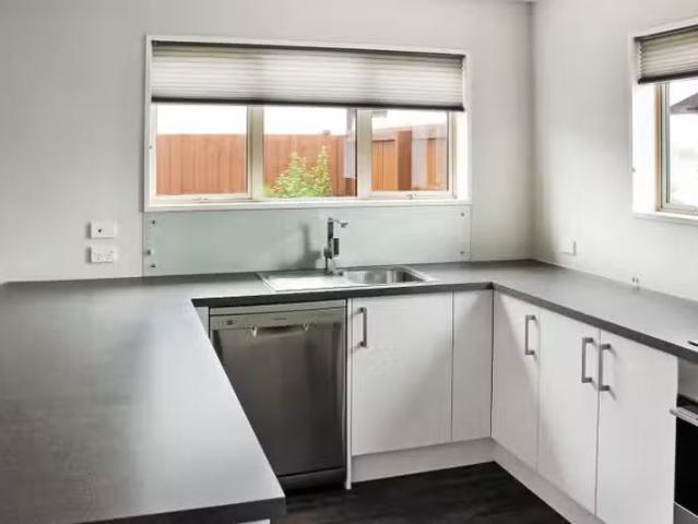 House for rent in Chaslands, Canterbury