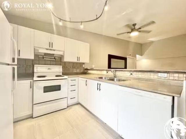Condo for rent in Burlington, Golden Horseshoe