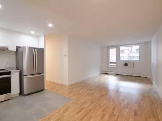 Condo for rent in Westmount, Quebec
