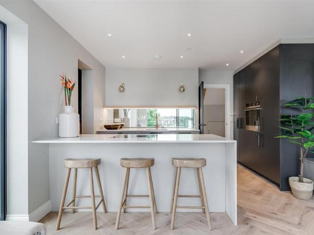 Apartment for rent in Southfields, Greater London