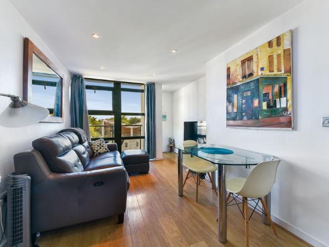 House for rent in Southfields, Greater London