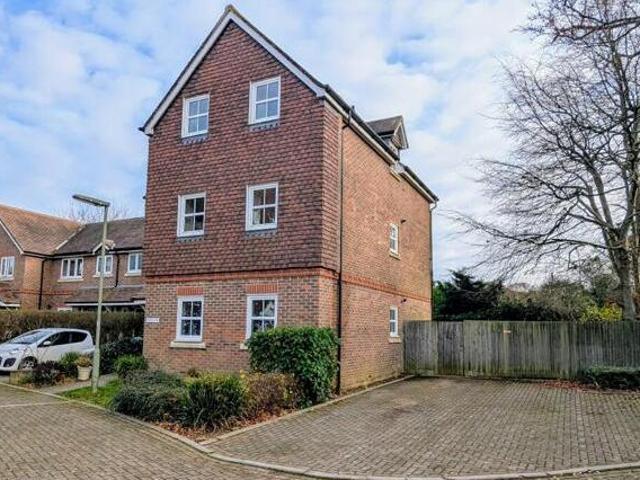 House for sale in Fole, Surrey