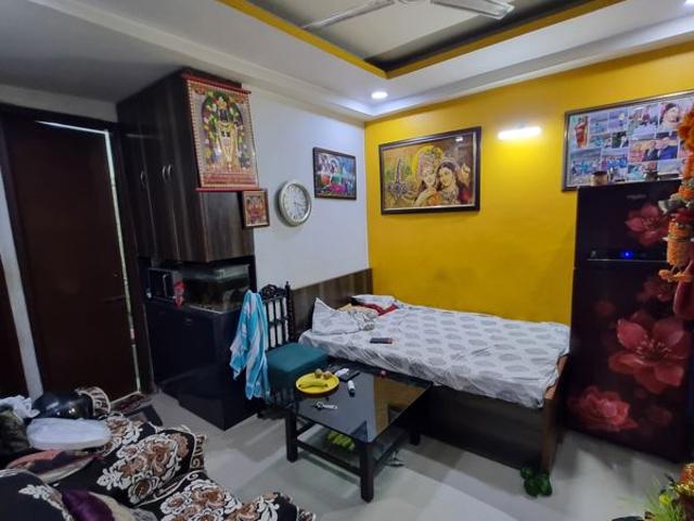 Flat for sale in Sainik Farms, Delhi