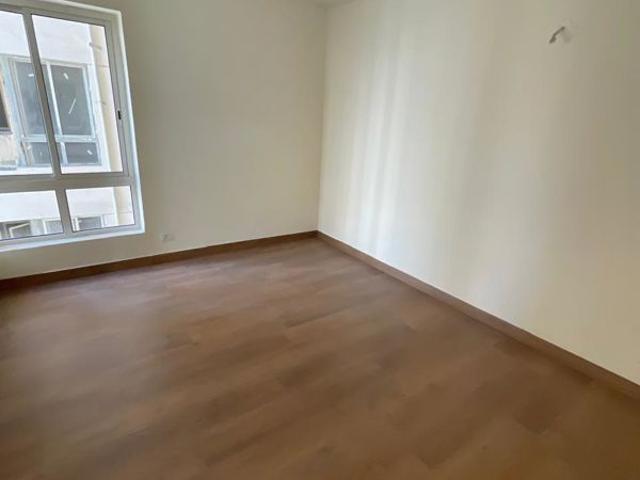 Flat for sale in Hazipur, Noida