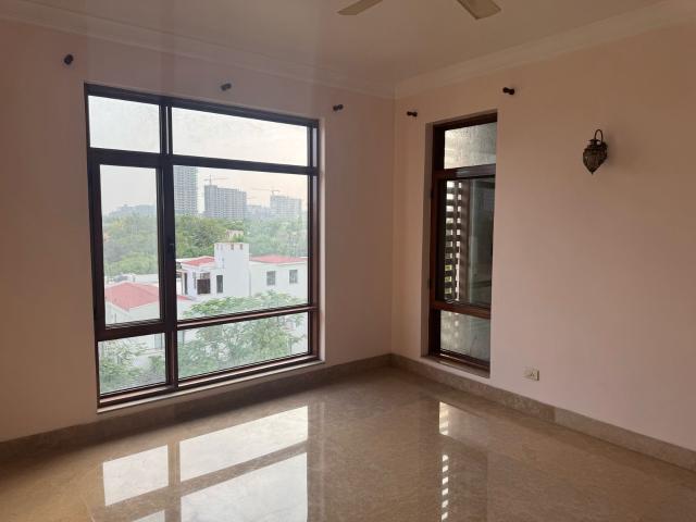 Flat for sale in Hazipur, Noida