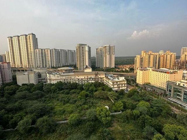 Flat for sale in DLF 5, Gurugram