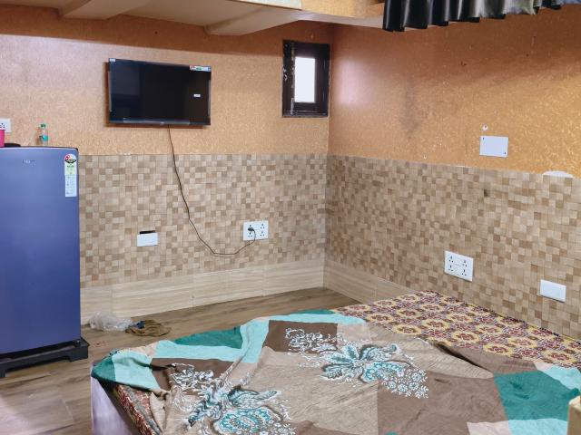 Flat for sale in South West Delhi, Deri