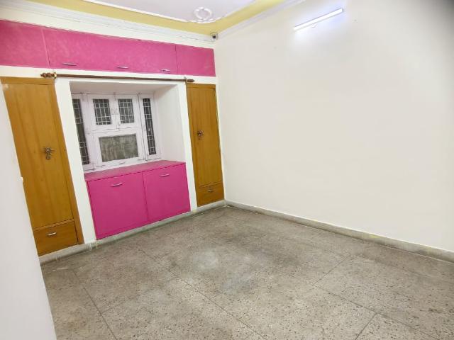 Flat for sale in South West Delhi, Deri