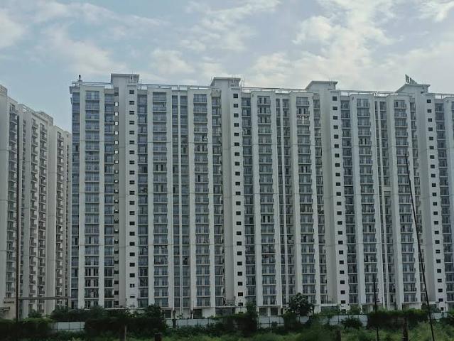 Flat for sale in Gari Samastpur, Noida