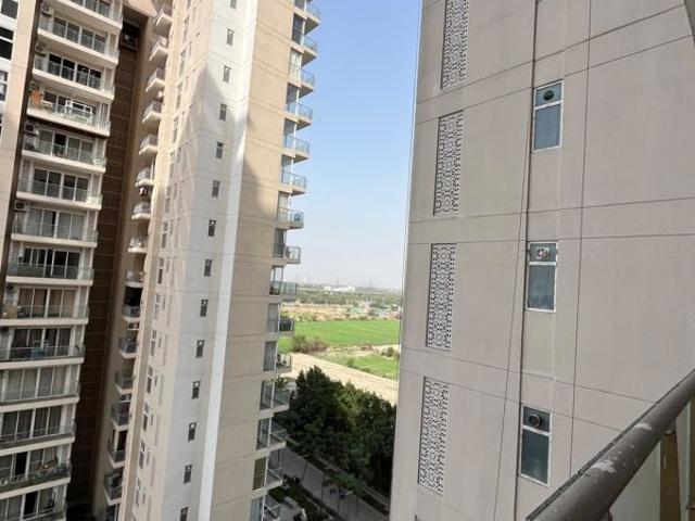 Flat for sale in Kondli, Noida