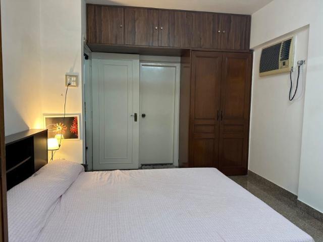 Flat for sale in Khar, Mumbai