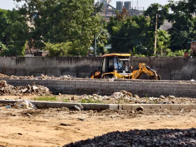 Flat for sale in North Delhi, Deri