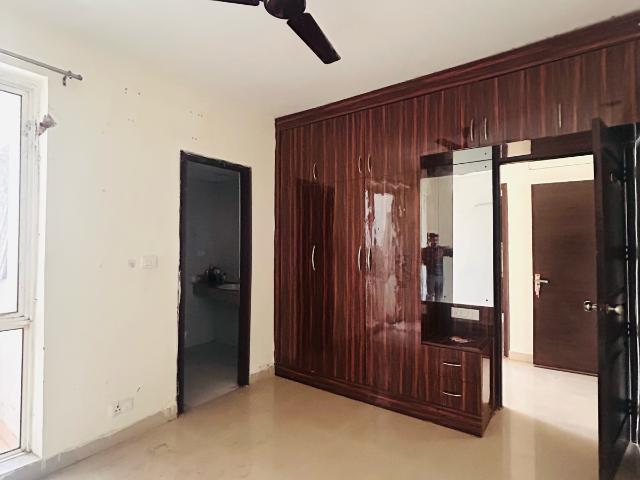 Flat for sale in Garhi, Noida