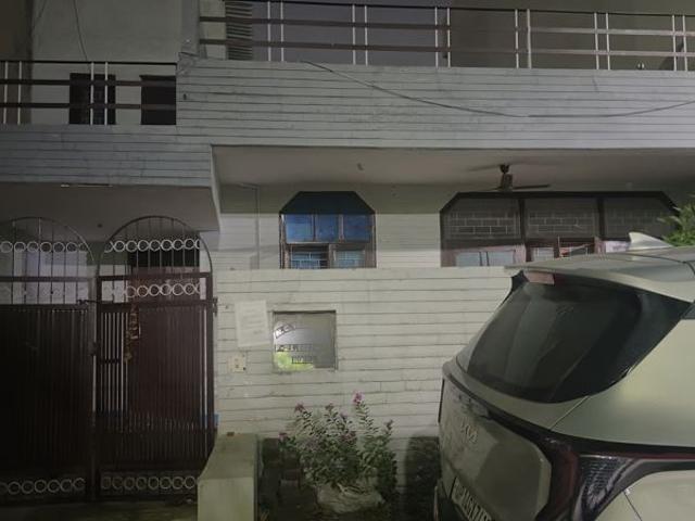 House for sale in Sector 11, Noida