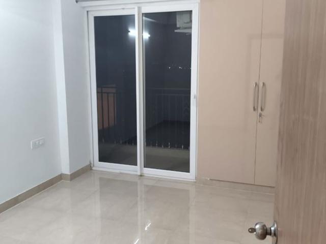 Flat for sale in Kondli, Noida