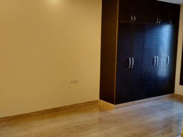 Flat for sale in Shalimar Bagh, Delhi