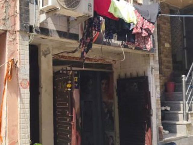 Flat for sale in North West Delhi, Deri
