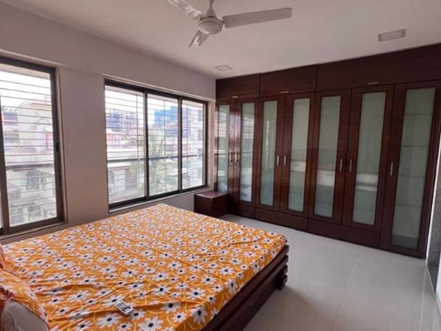 Flat for sale in Khar, Mumbai
