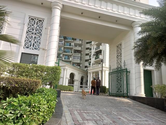 Flat for sale in Shahdara, Noida