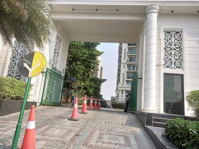 Flat for sale in Shahdara, Noida