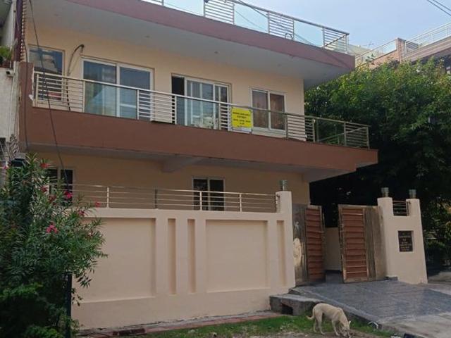 Villa for sale in Sector 61, Noida