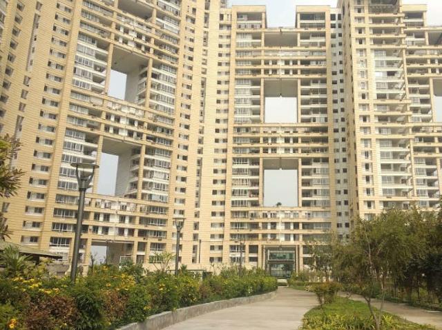 Flat for sale in Hazipur, Noida