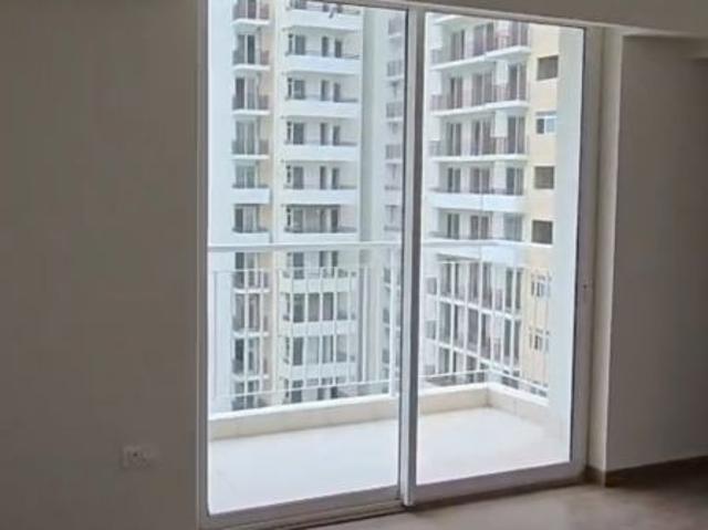 Flat for sale in Momnathal, Noida