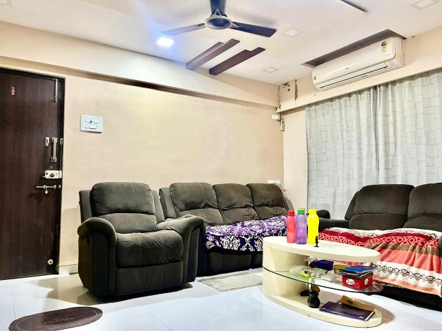 Flat for sale in Khar, Mumbai
